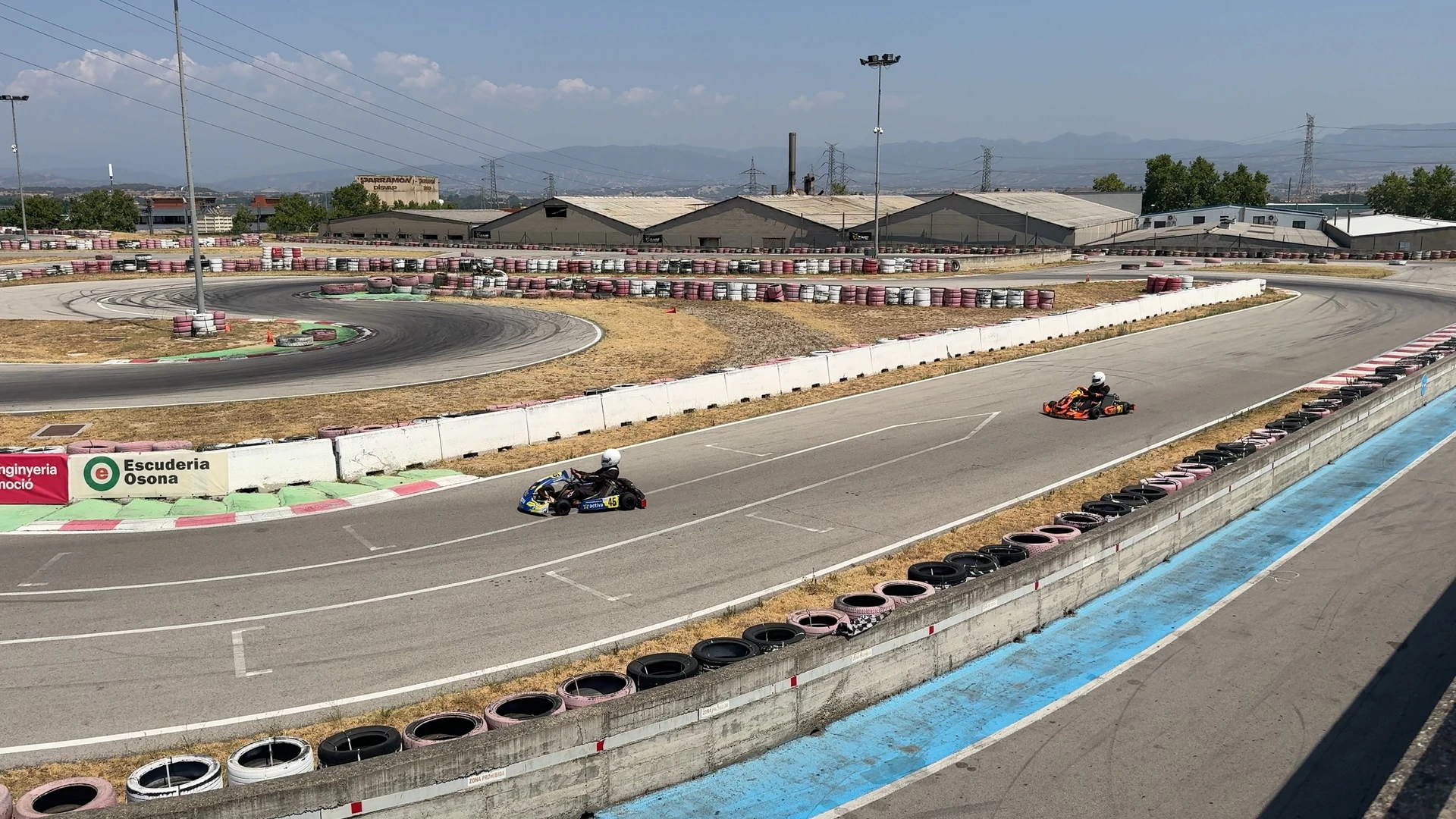 Vista desde la grada de un circuito sin ninguna información superpuesta